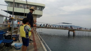 福岡 福岡市海釣り公園リベンジと牡蠣小屋を満喫してきました 九州 初心者でも気軽に家族で楽しめるキャンプ場を紹介するブログ