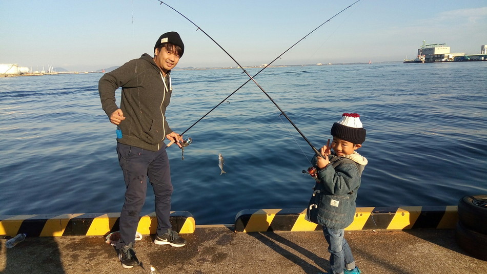 ファミリーフィッシング 福岡 那の津 でアジが大漁だったので アジフライにしてみた 九州 初心者でも気軽に家族で楽しめるキャンプ場を紹介するブログ
