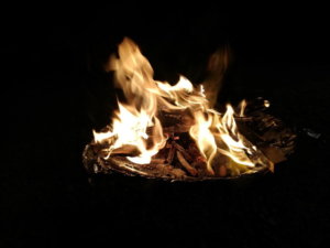 冬キャンプの焚火