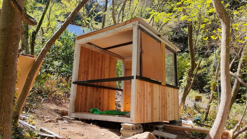 福岡山小屋を建てる骨組み